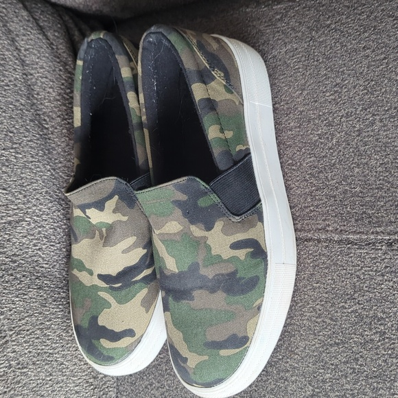 Camo slip on sneaker - Picture 1 of 3